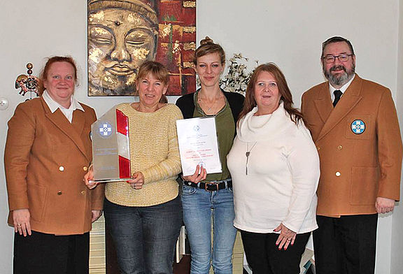 Die vielen Helfer des Vereins "Licht für Kinder" sind seit Jahren unermüdlich unterwegs, um sozial benachteiligten Kindern ihre Wünsche zu erfüllen. Dies wurde mit dem Albert Schweizer Award für Humanität belohnt.