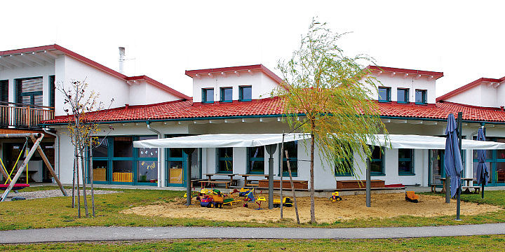 Die Installation einer Fußbodenheizung war im Kindergarten Bad Fischau somit eine Selbstverständlichkeit. Als wahrer Hit bei den Kindern erweist sich aber die Wandheizung.