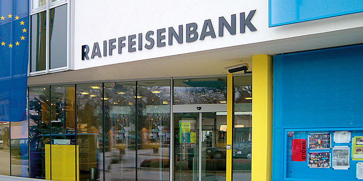 Bankfiliale in Leobersdorf hat dank Variotherm Heizleisten keine beschlagenen Scheiben mehr