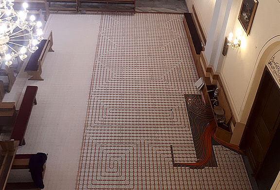 Das Heizsystem der 100 Jahr alten Kirche in Lukowa wurde erneuert und eine Fußbodenheizung installiert.