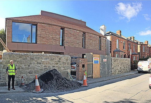 Das Einfamilienhaus in Dublin wurde mit einer Fußbodenheizung und einer Wand- und Deckenkühlung/Heizung von Variotherm ausgestattet.