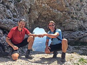 Alexander Watzek und Peter Unterrainer feierten ihr Firmenjubiläum in der freien Natur und stürmten den Rax-Gipfel.