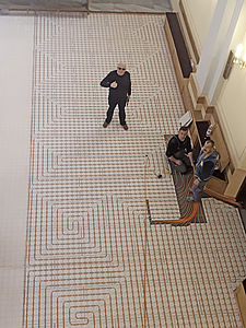 Die Fußbodenheizung im Trockenbau wurde auf 300 m² in der Kirche in Polen installiert.