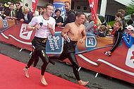 Der Leobersdorfer kam beim IRONMAN Austria mit einer unglaublichen Zeit von 10:18:06 ins Ziel. Die Lauf-Distanz absolvierte er in 03:51:23.