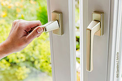 8 Variotherm-Tipps: So bleibt die Hitze draußen Heiße Nächte, kühle Räume: richtig lüften im Sommer