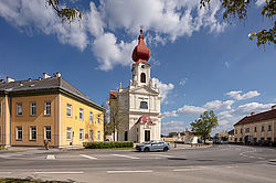 Die Pfarre liegt im südlichen Niederösterreich, in der Gemeinde Pottendorf-Landegg.