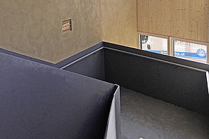 Variotherm Zubau: Lehmwand Die fertige Lehmwand über zwei Geschoße.