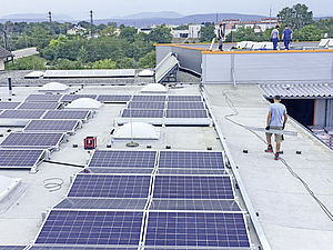 Die PV-Anlage von Variotherm erbringt eine stattliche Gesamtleistung von 124 kWp.