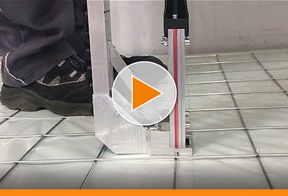 Einfache und rasche Montage der VarioClip Fußbodenheizung von Variotherm durch das neue Setzgerät