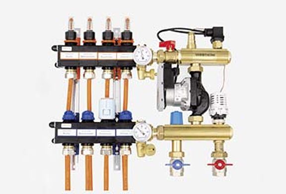 Mit der Pumpenverteilerstation von Variotherm können Niedertemperatursysteme in Hochtemperatursysteme (z.B. Heizkörper) integriert werden.