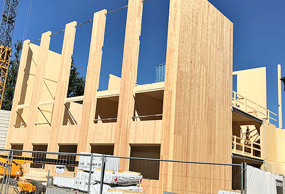 Binderholz hat seinen Betriebsstandort in Hallein erweitert und den Rohbau aus Holz gebaut.