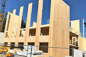 Binderholz hat seinen Betriebsstandort in Hallein erweitert und den Rohbau aus Holz gebaut.
