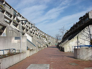 Das “Alexandra Road Estate” in London ist auch als “Rowley Way” bekannt und wurde nun mit einer Variotherm Wand und Decke zum Heizen saniert.