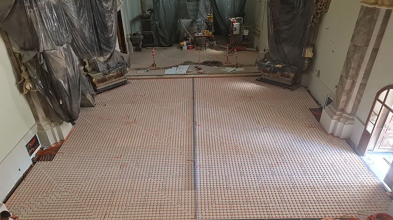 Underfloor heating for the listed floor - Tamási Church: Variotherm