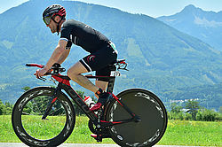 Variotherm Sportler Alex Hajszan beim Ironman Austria. 