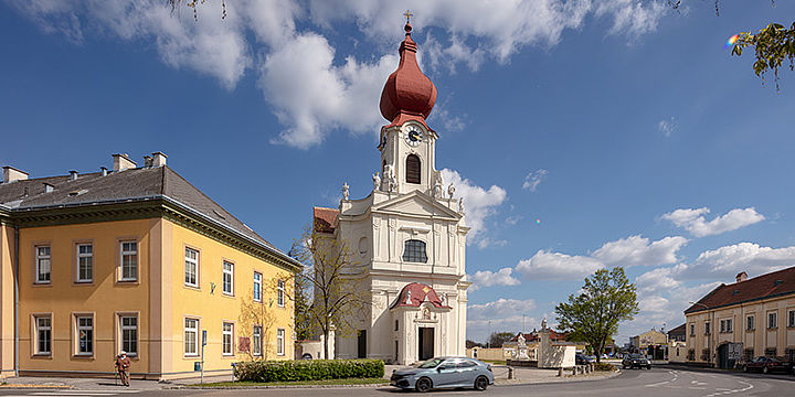 Himmlische Wärme für die Kirche in Pottendorf durch Variotherm Heizleisten unter den Sitzbänken